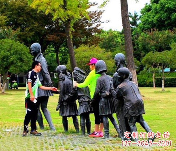 贵州铜质老鹰抓小鸡雕塑
