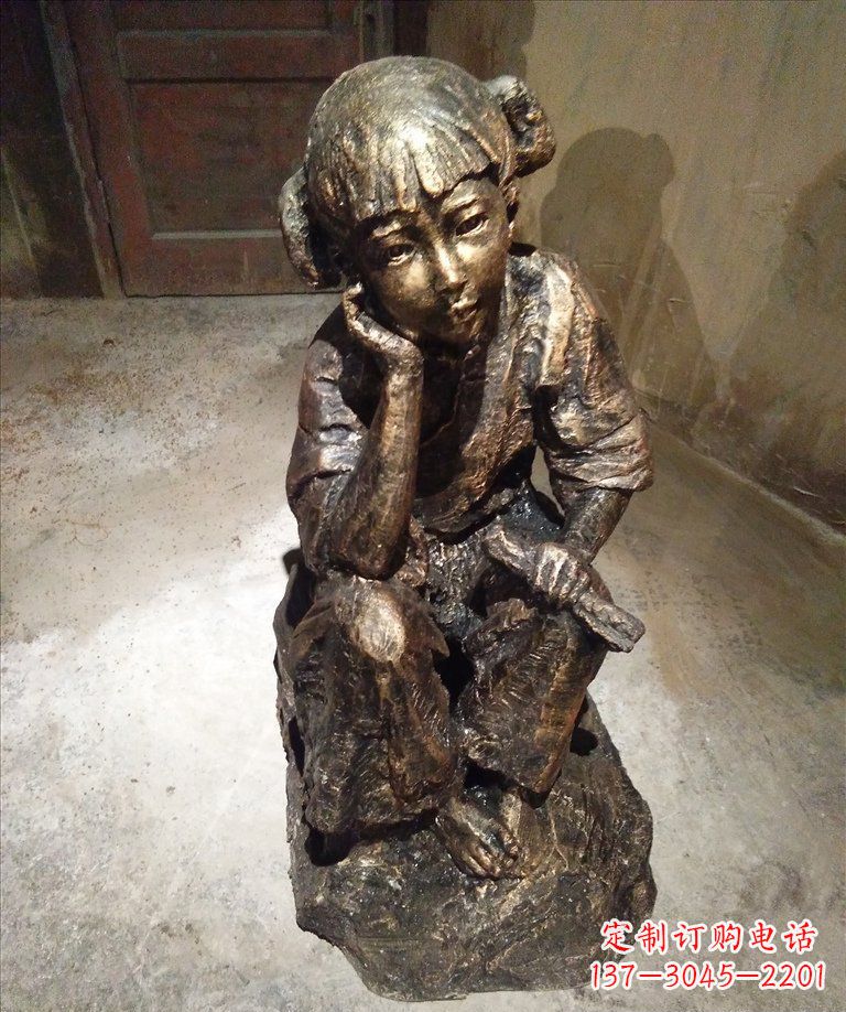 贵州童真美丽的小女孩铜雕