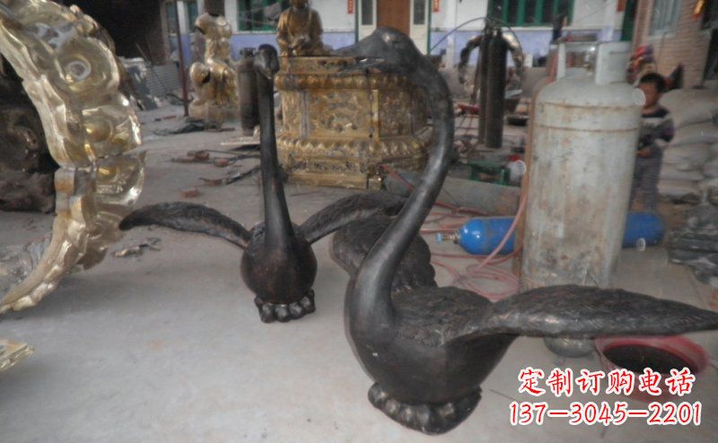 贵州汇聚灵性的仙鹤塑像