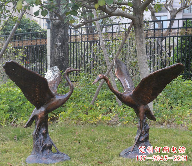 贵州高雅实木雕刻精美仙鹤景观玻璃钢仿铜摆件
