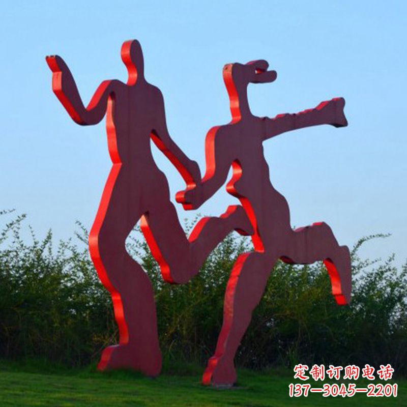 贵州公园运动人物奔跑的情侣剪影雕塑