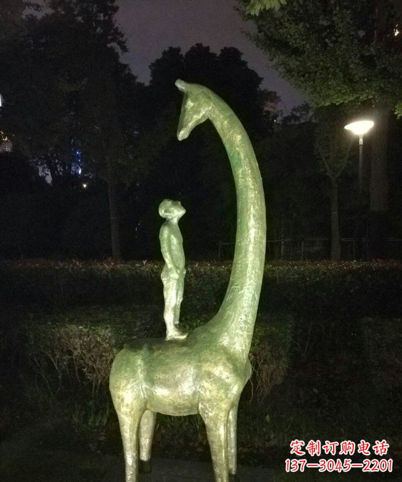 贵州壮观绝伦的长颈鹿雕塑