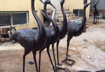贵州雕刻精致灵动的丹顶鹤铜雕
