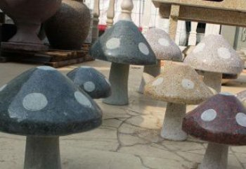贵州别具特色的蘑菇石雕
