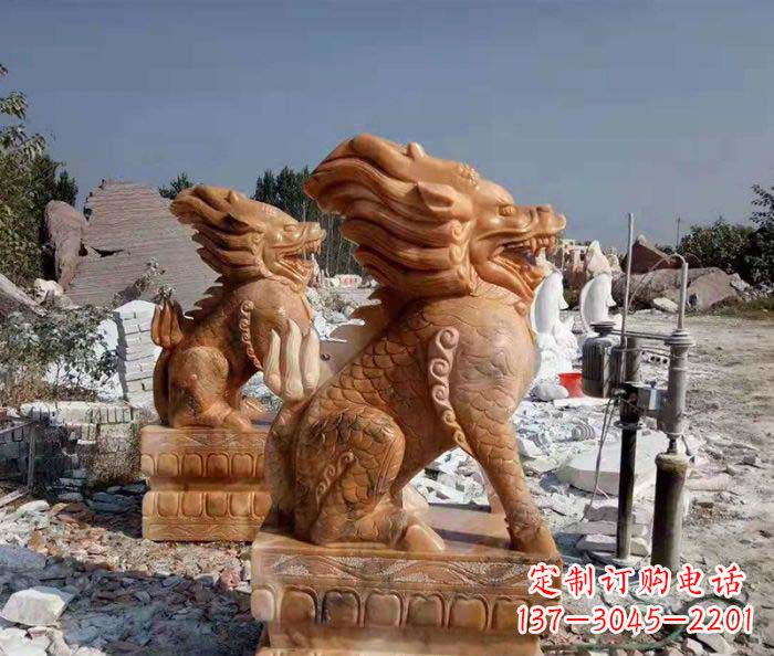 贵州精美绝伦，古典神兽晚霞红石雕麒麟