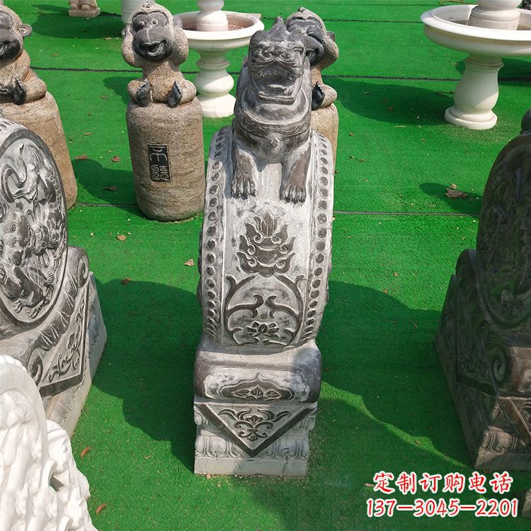 贵州古代石雕狮子门墩雕塑
