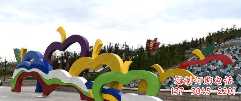 贵州广场艺术:不锈钢抽象彩色苹果雕塑
