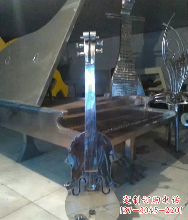 贵州中领雕塑:优雅音乐之旅,为您带来不锈钢吉他景观雕塑!