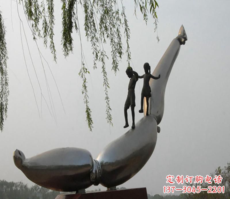 贵州海豚情侣雕塑,精美绝伦,让爱沉醉于大海中