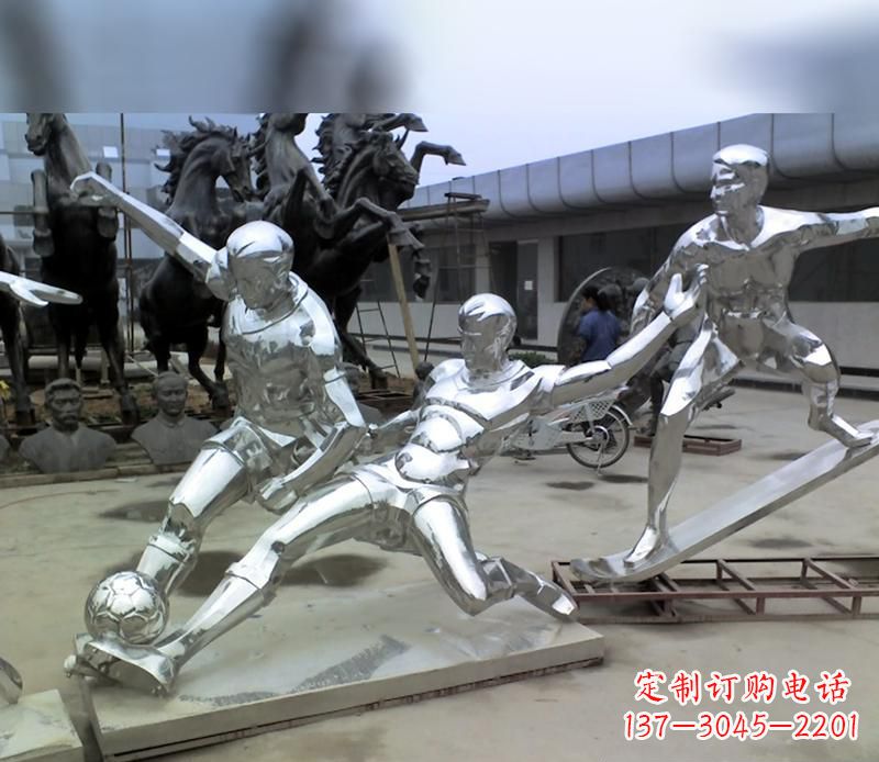 贵州中领雕塑定制的不锈钢足球运动雕塑
