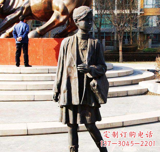 贵州真实可爱的女孩铜雕塑