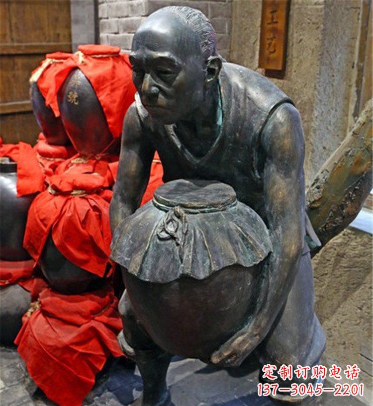贵州铜质老人抱酒图案雕塑