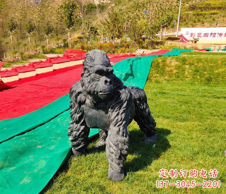 贵州新颖优雅的广场铜雕行走猩猩雕塑