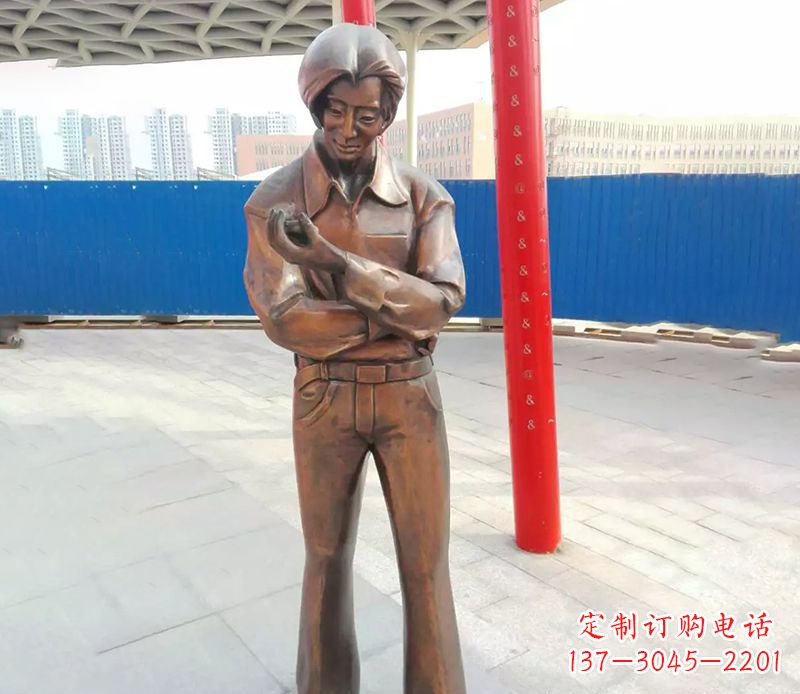 贵州广场中年女人人物铜雕