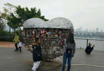 贵州不锈钢英文字母镂空景观雕塑