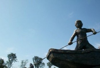 贵州男孩撑船铜雕，营造童趣氛围