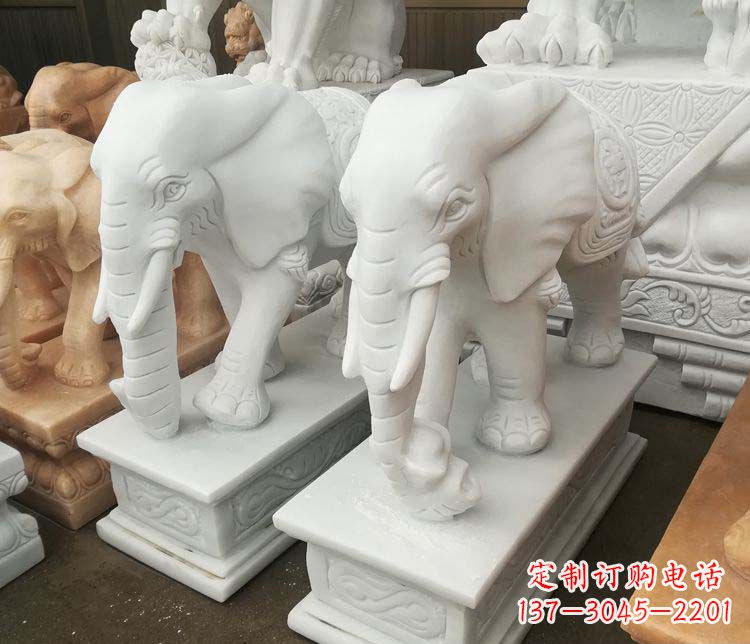 贵州独特的大象雕塑造型精美