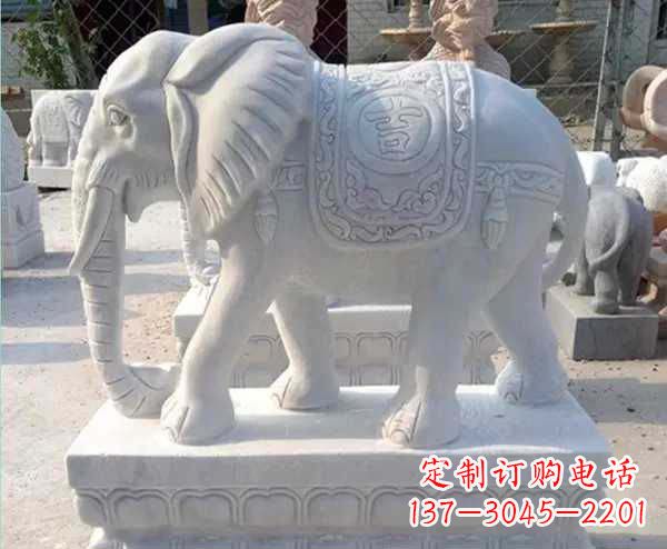 贵州高贵厚重的大象雕塑
