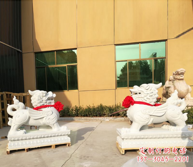 贵州汉白玉立式貔貅门口招财石雕
