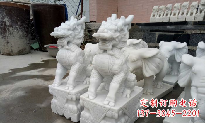 贵州汉白玉麒麟雕塑:门口镇宅石雕之美