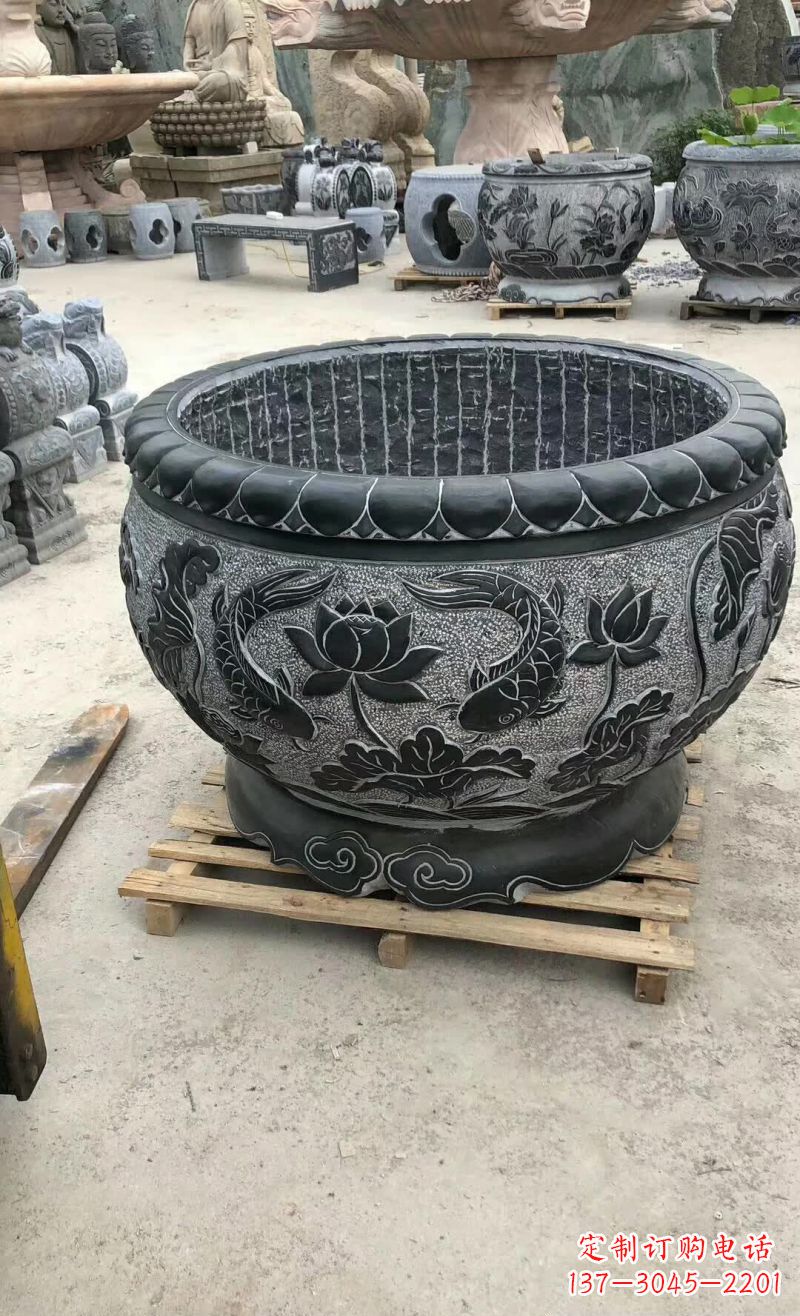 贵州荷花鲤鱼石浮雕水缸,精美独特的艺术之作