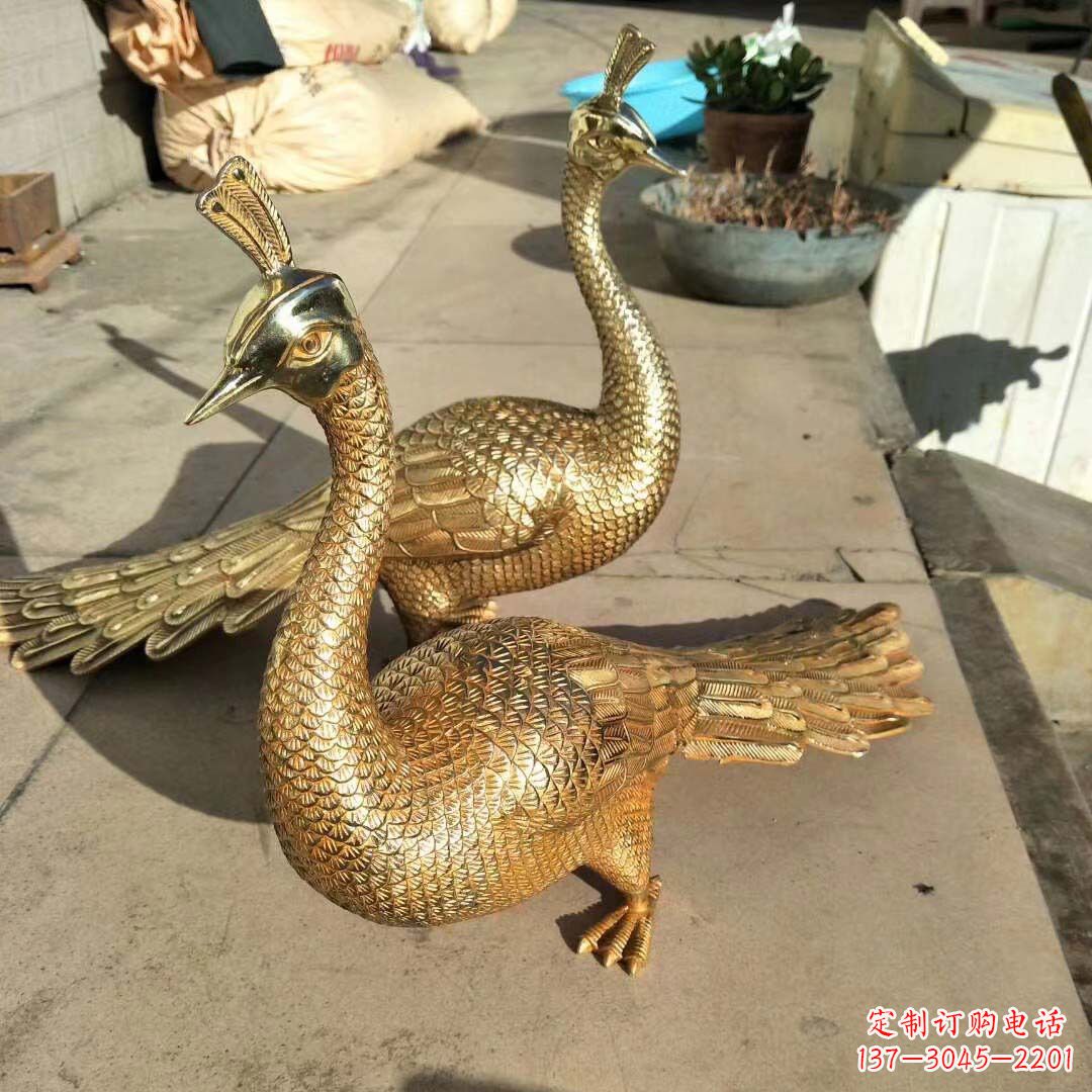 贵州高贵典雅的黄铜雕刻孔雀雕塑