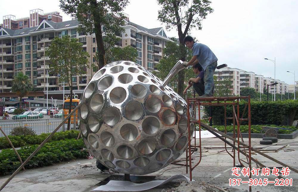贵州精心打造的街边苹果雕塑