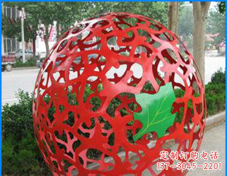 贵州街边不锈钢镂空球和树叶景观雕塑