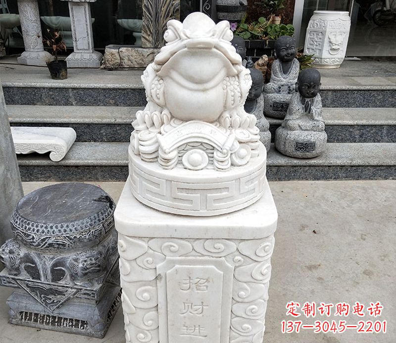 贵州金蟾立柱石动物雕塑