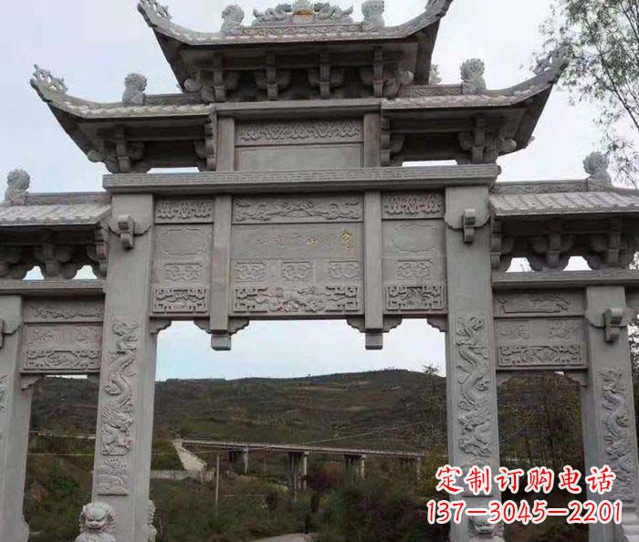 贵州地标性的三门石雕牌坊