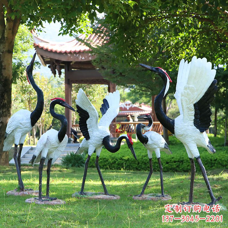 贵州精美彩绘丹顶鹤雕塑