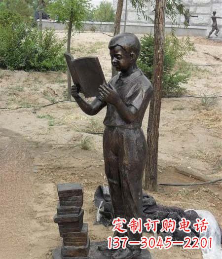 贵州中领雕塑尊贵细腻的男孩铜雕