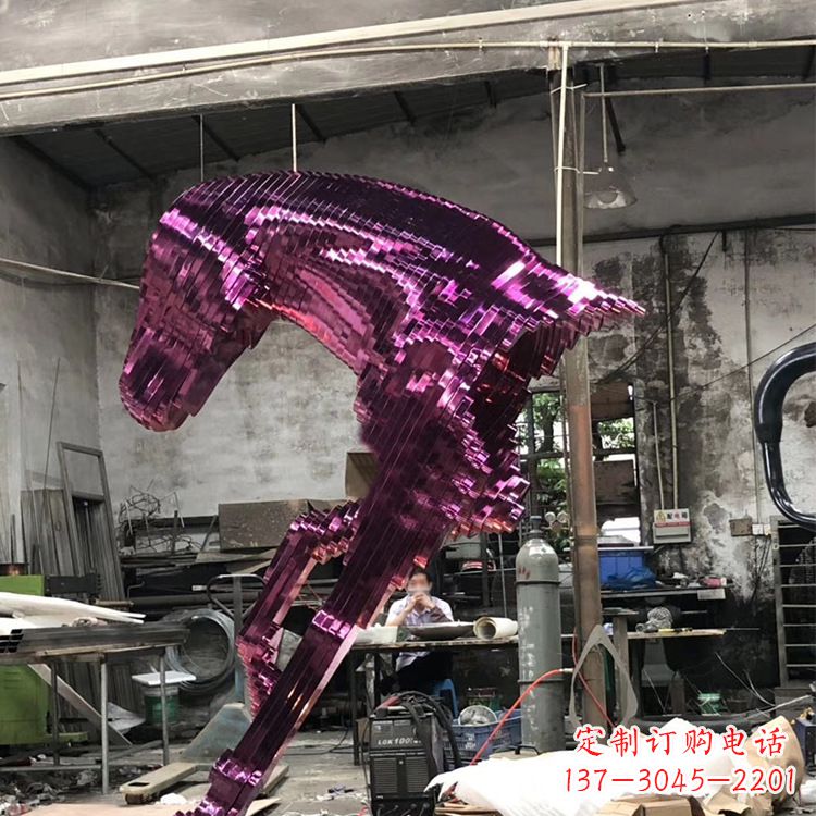 贵州精心打造的不锈钢马头雕塑