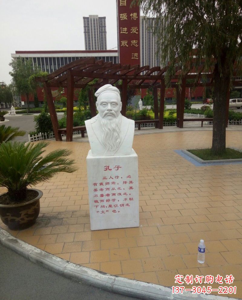 贵州赞美圣贤——孔子石雕塑