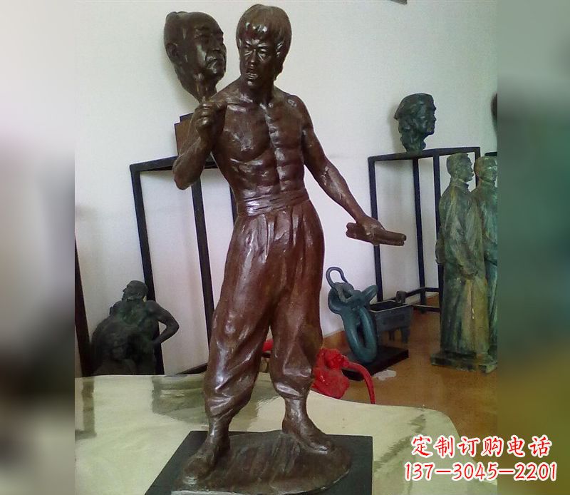 贵州经典传奇-李小龙铜雕塑