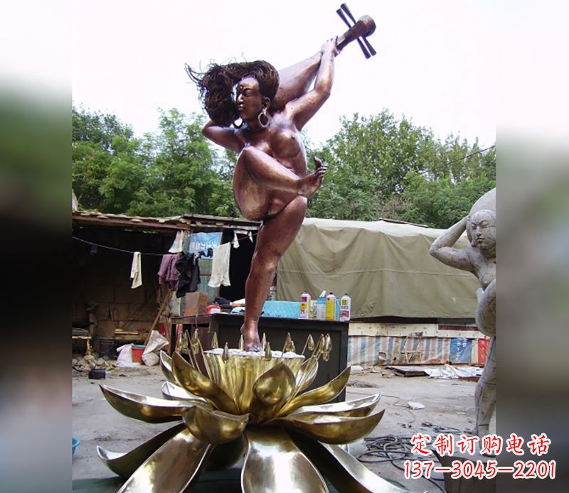 贵州如神般的精美莲花铜雕塑