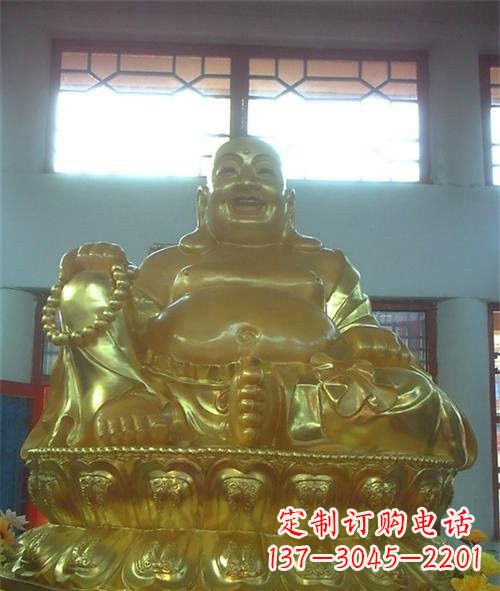 贵州传统工艺制作鎏金弥勒佛像