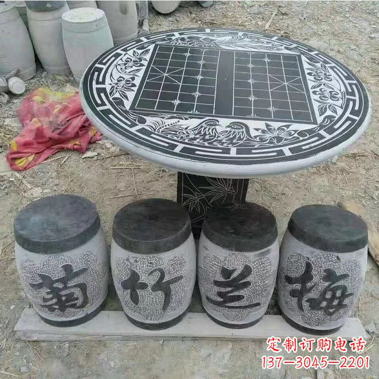 贵州传统文化融入石桌凳雕塑