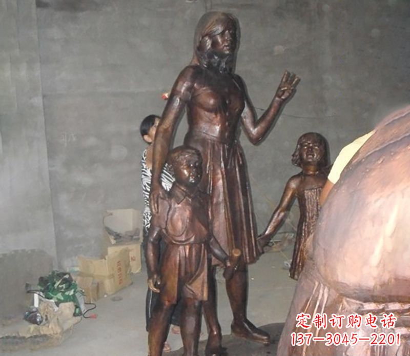 贵州中领雕塑非常荣幸推出一款特别的母亲雕塑,…
