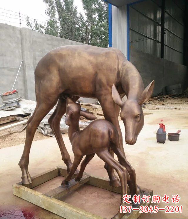 贵州母子鹿公园动物铜雕——精美绝伦