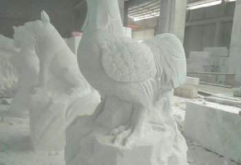 贵州华丽而神奇的汉白玉中领生肖鸡雕塑