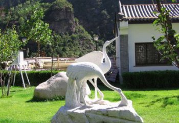 贵州仙鹤石雕公园草坪动物雕塑