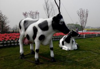 贵州真实农场气息的户外仿真奶牛雕塑
