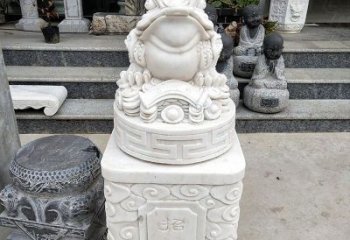 贵州金蟾立柱石动物雕塑