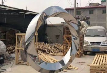 贵州镜面不锈钢几何圆环雕塑，经典永恒之美