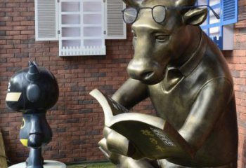 贵州看书的牛卡通动物铜雕：艺术品级的制作品质