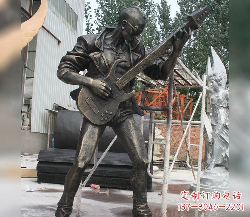 贵州男人弹吉他人物景观铜雕