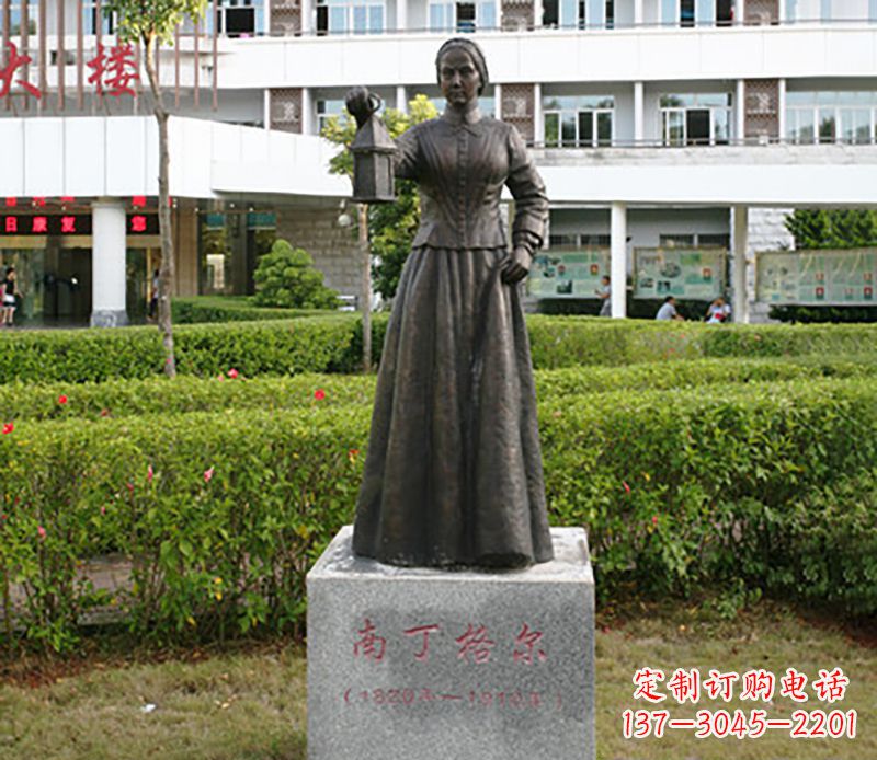 贵州静谧中的南丁格尔铜雕