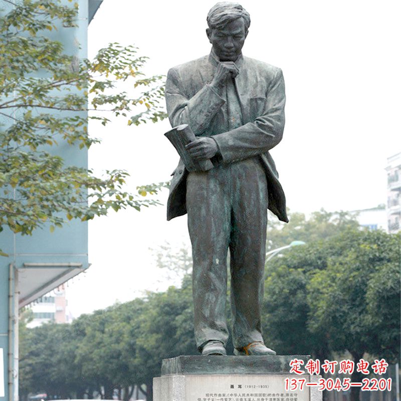贵州很多历史上著名的人物都有精美的雕塑来表彰…