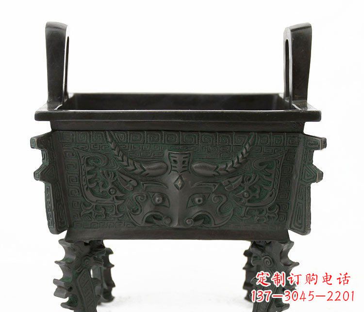 贵州精致的牛头铜鼎铜雕